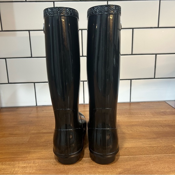 COPY - UGG Black Winter Rain Boots Sleek Waterproof Design - Picture 4 of 6